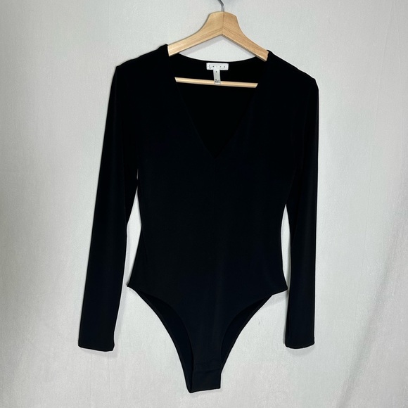 Leith
Deep V-Neck Long
Sleeve Bodysuit black - medium - Picture 5 of 7